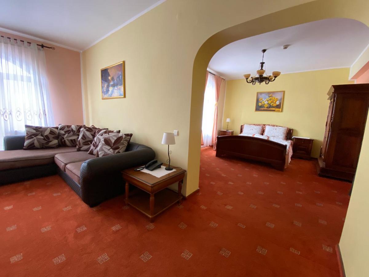 Pensiunea Crocus - Sauna & Billiard Poiana Brasov Εξωτερικό φωτογραφία