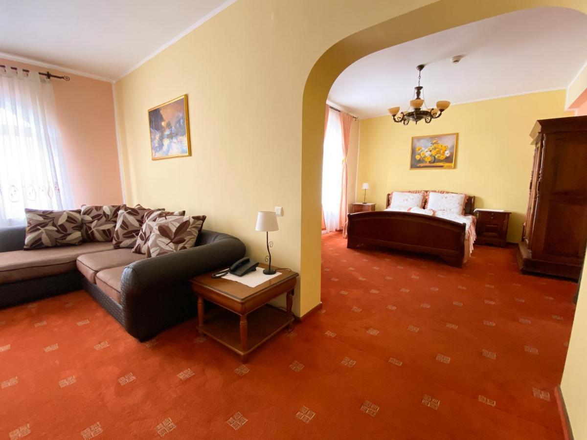 Pensiunea Crocus - Sauna & Billiard Poiana Brasov Εξωτερικό φωτογραφία